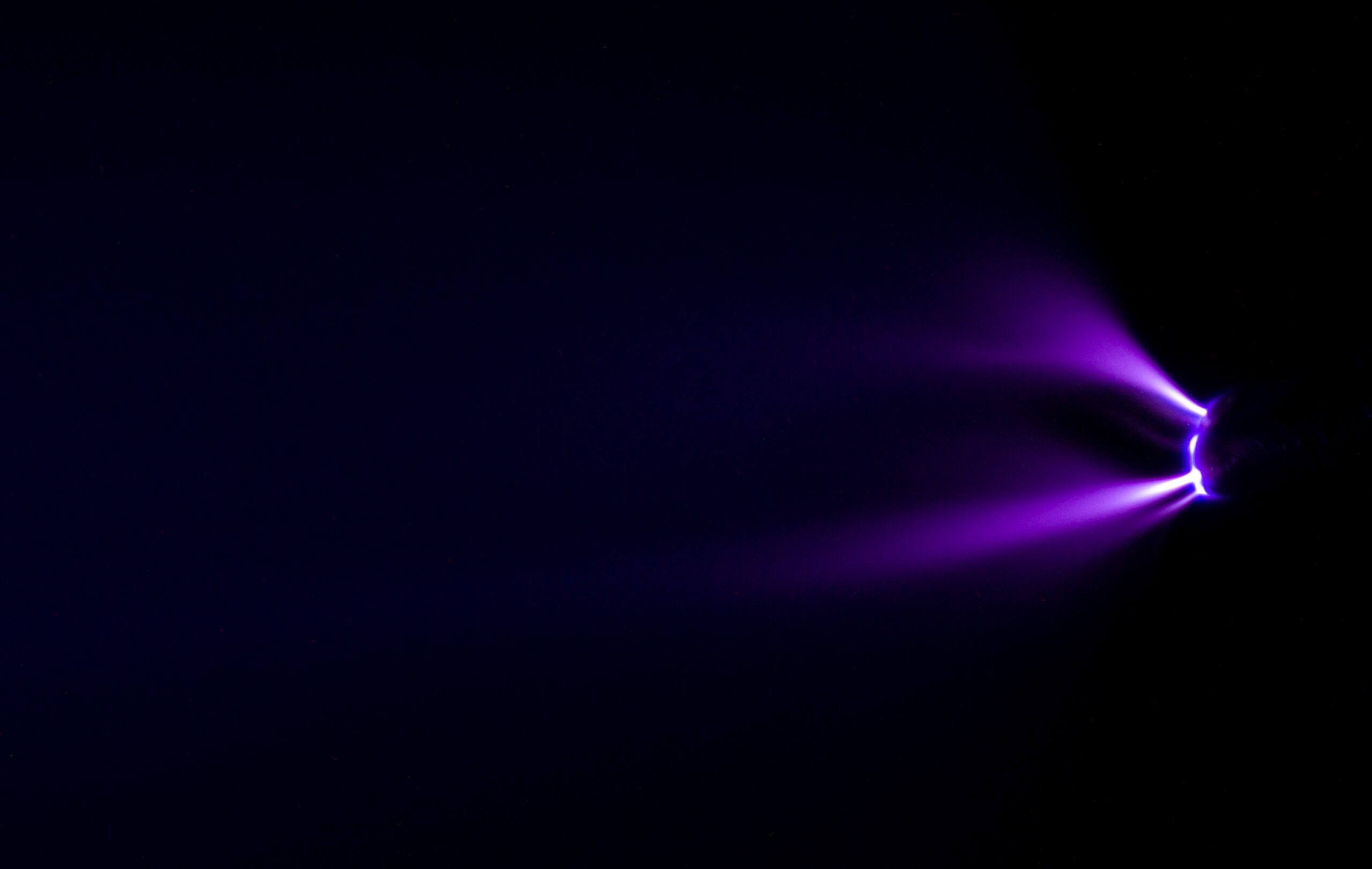 Corona,Discharge,Effect,Between,Two,Electrodes,Due,To,High,Voltage.